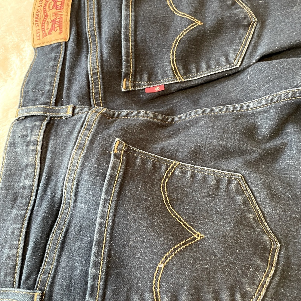Selling Levi Classic booth cut jeans.